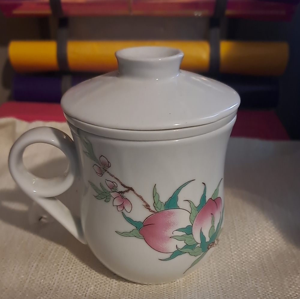 Ceramic Tea Cup with Lid Japan 10 Ounce Capacity NO Chips Cracks or Crazing